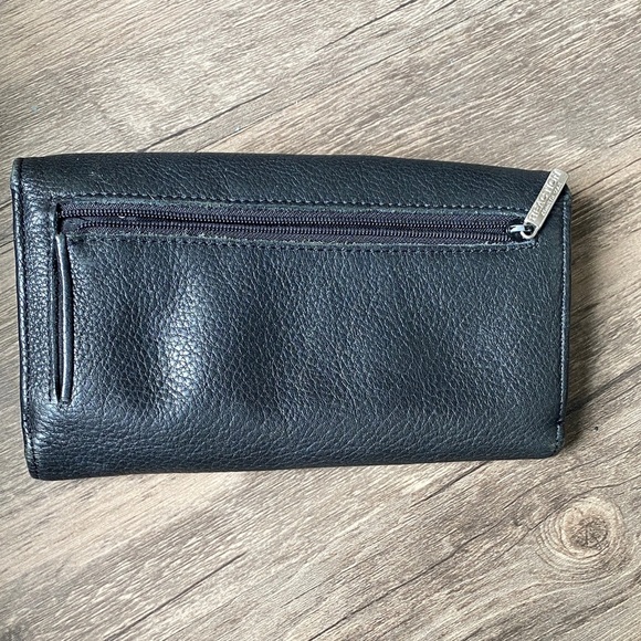 Kenneth Cole Women’s Black Leather Wallet - Picture 6 of 6